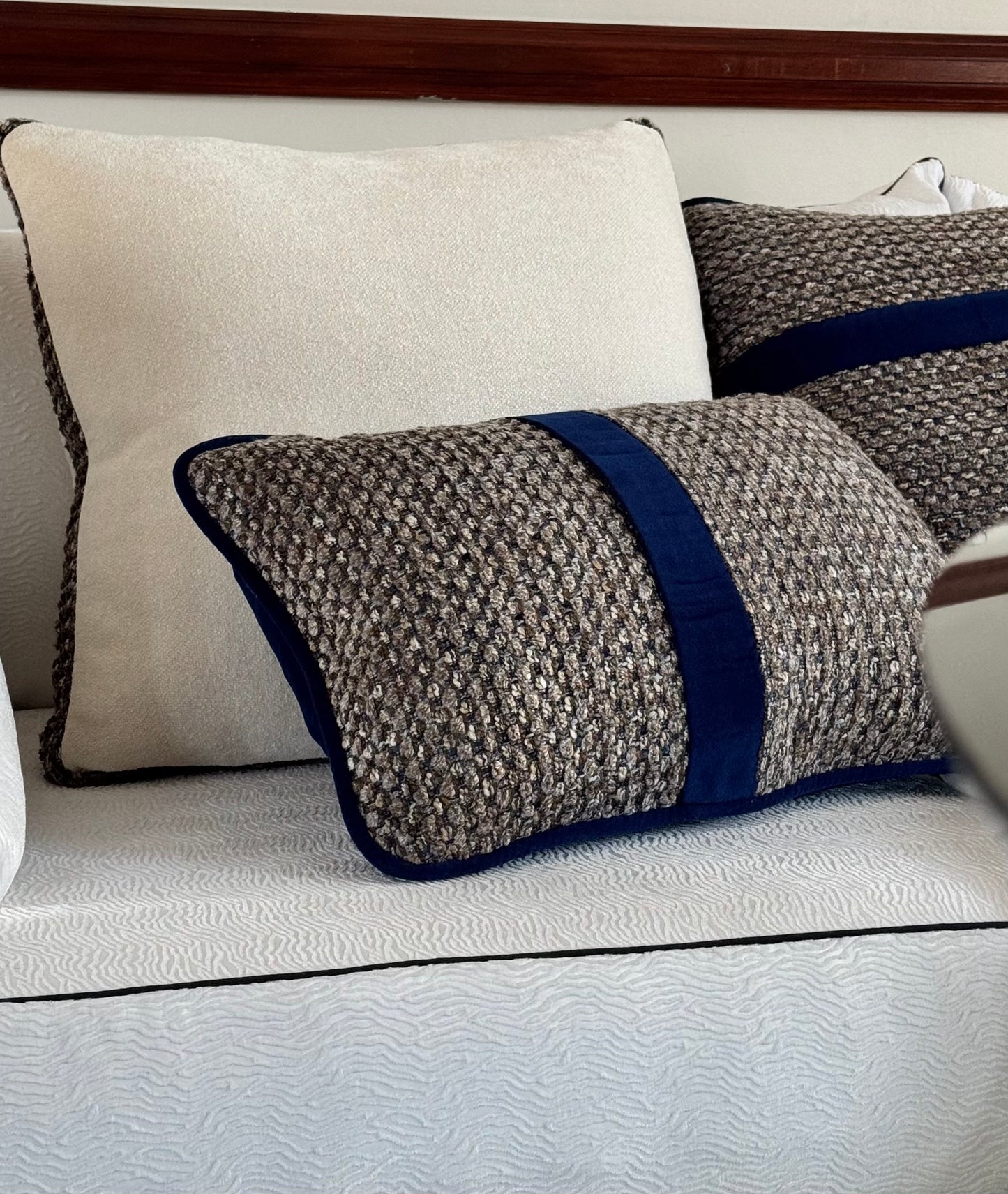 Faith That Overcomes — Woven Boxed Neutral (50×50 cm) | Premium Duck Down Cushion