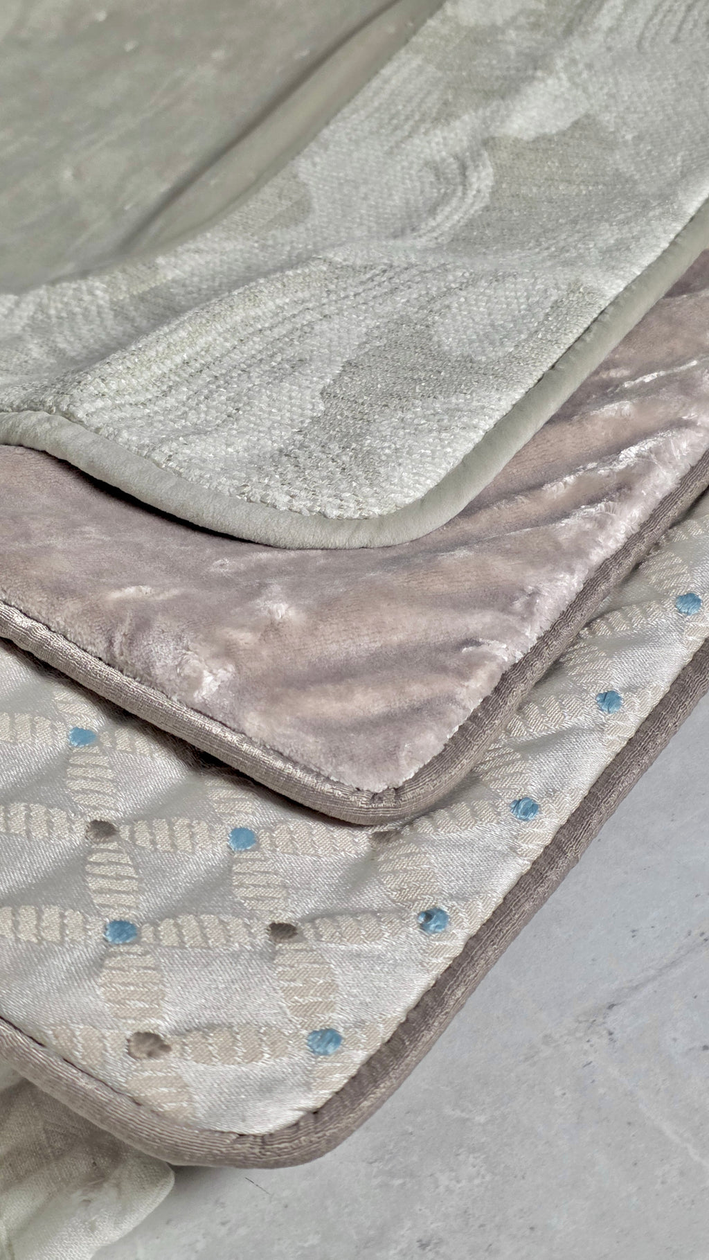 A Diligent Seeker — Luxurious Textured Velvet in Soft Blush (50×50 cm) | Premium Duck Down Cushion