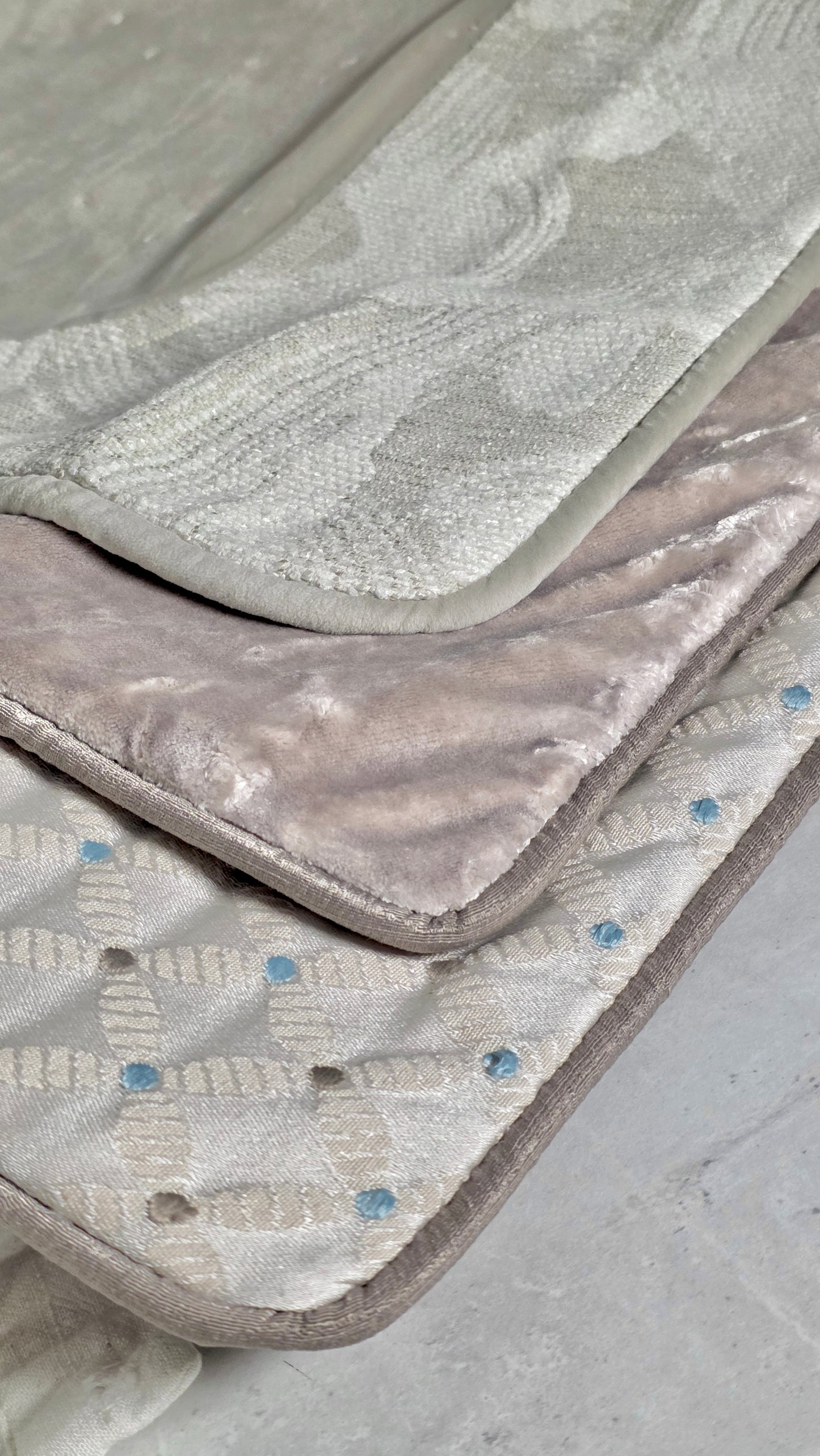A Diligent Seeker — Woven Diamond Cushion in Soft Cream | Premium Duck Down (50x50 cm)