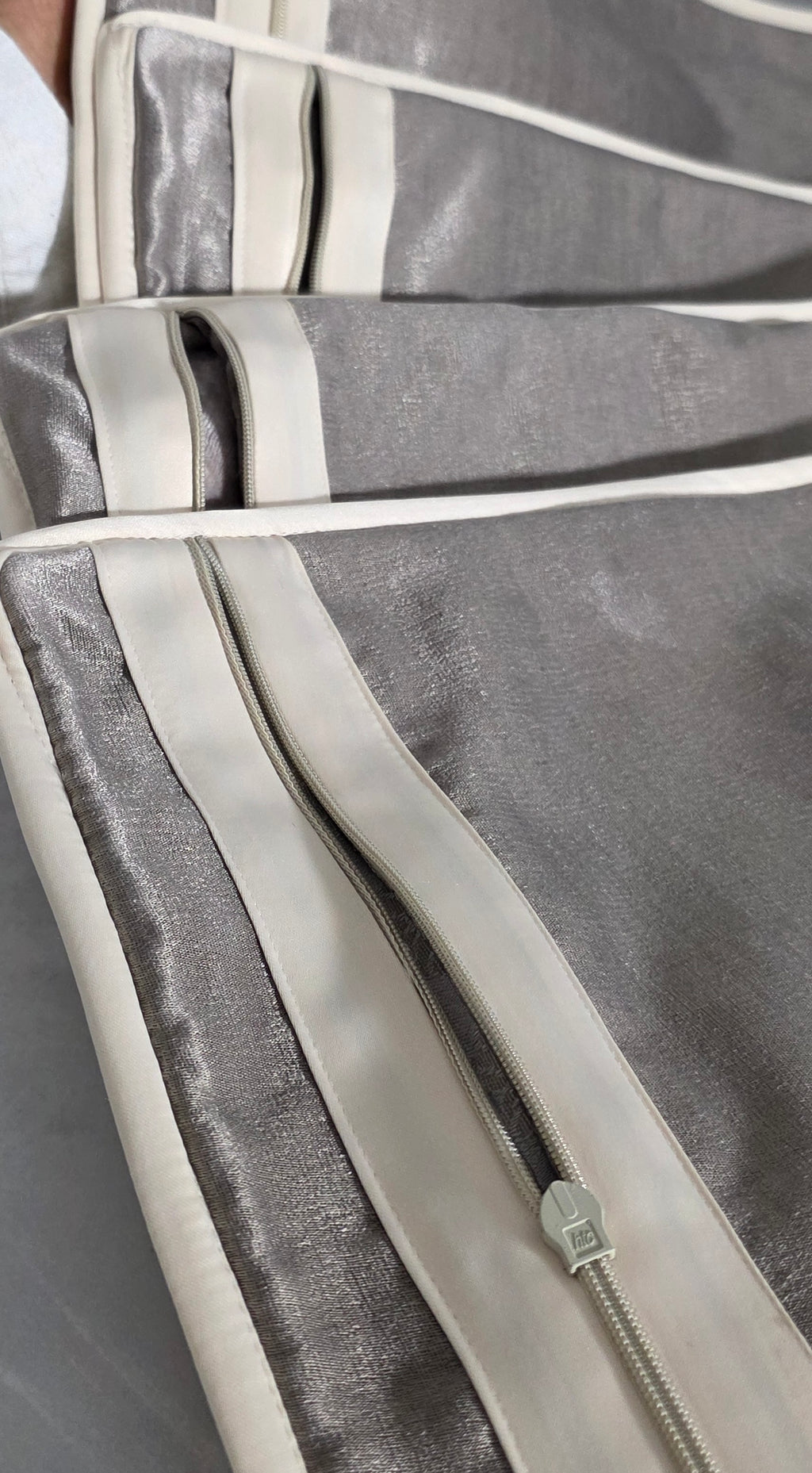 A Diligent Seeker — Luxurious Textured Velvet in Soft Blush (50×50 cm) | Premium Duck Down Cushion