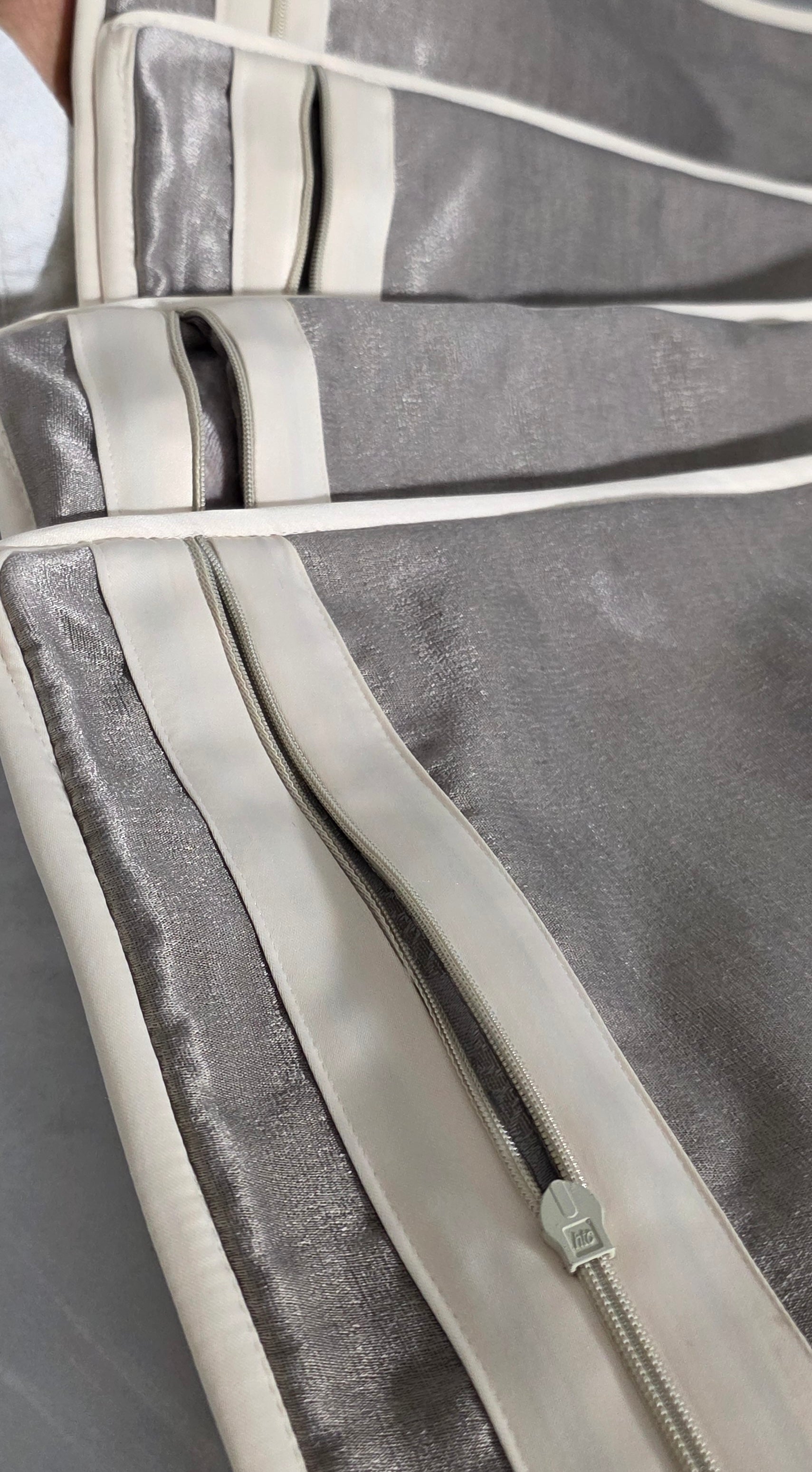 A Diligent Seeker — Luxurious Textured Velvet in Soft Blush (50×50 cm) | Premium Duck Down Cushion