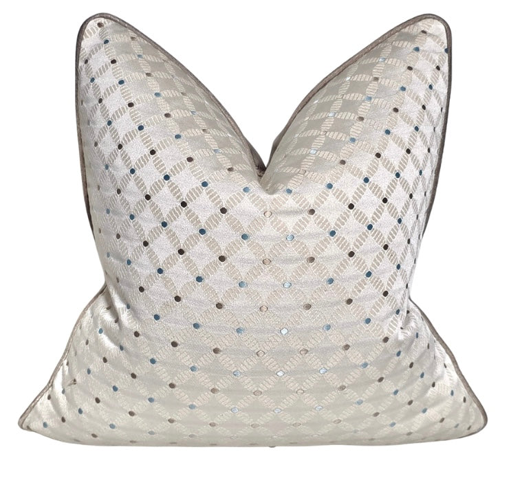 A Diligent Seeker — Woven Diamond Cushion in Soft Cream | Premium Duck Down (50x50 cm)
